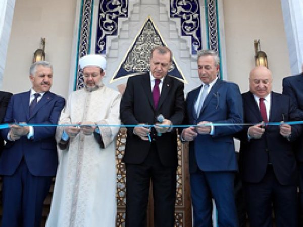 Havalimanında cami ibadete açıldı