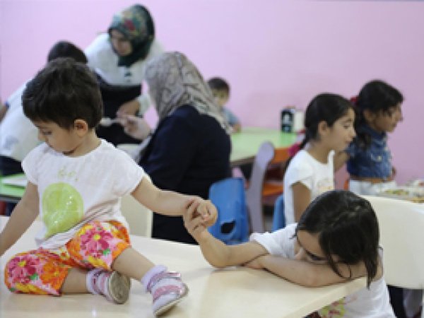 Yetim çocuklar ve aileleri iftarda buluştu