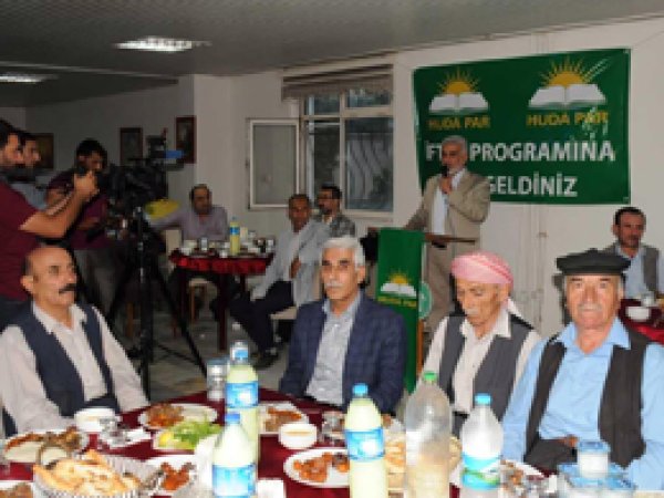 Yapıcıoğlu Cizrelilerle iftar edip teravih kıldırdı