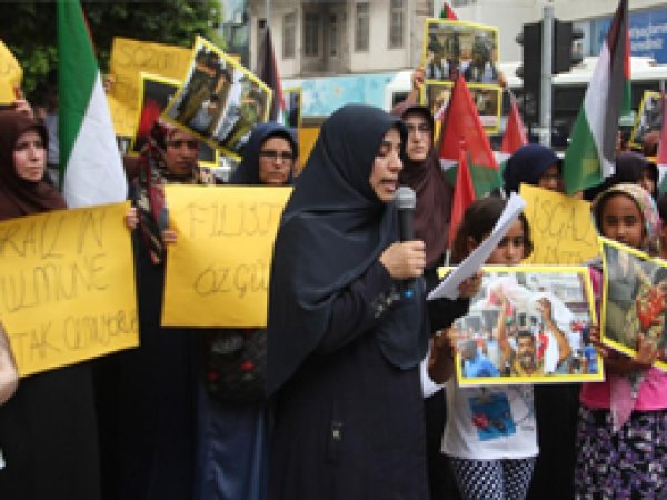 Kadınlar İsrail anlaşmasını protesto etti