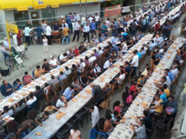 Peygamber Sevdalılarından Adana’da dev iftar