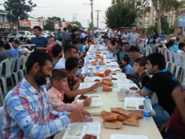 Adana HÜDA PAR'dan iftar programı