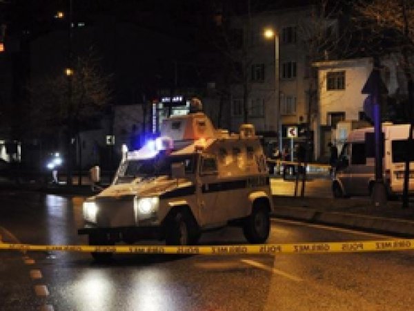 Zırhlı polis aracı takla attı: 7 polis yaralı