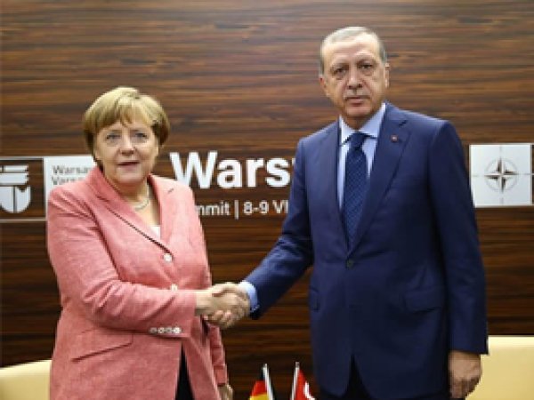 Erdoğan, Merkel ve Cameron'ı kabul etti