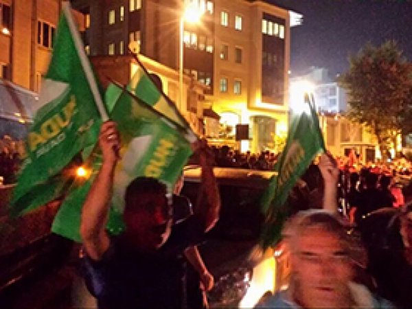 HÜDA PAR'lılar darbeye karşı meydanlara indi