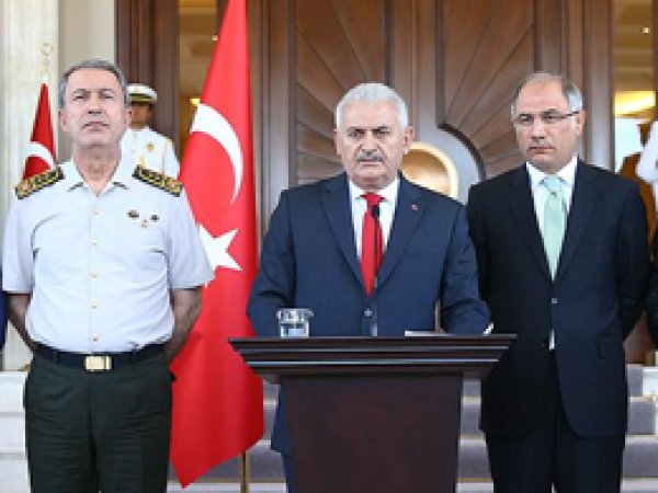Başbakan: Darbe kalkışması bastırılmıştır