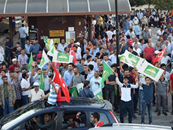 Malatya HÜDA PAR'dan darbe protestosu