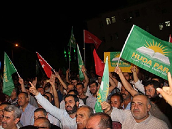 Midyat'ta darbeciler telin edildi