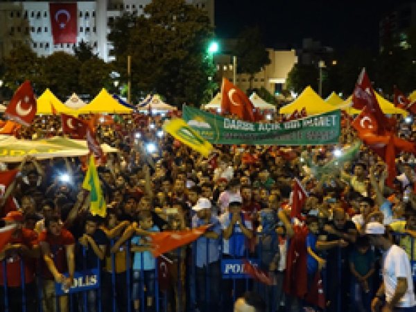 'Darbenin arkasındaki güçler ABD ve İsrail'dir'