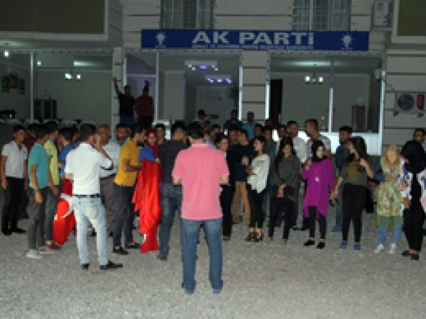 Silopi’de darbe girişimine tepki 