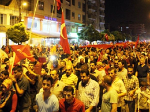 Midyatlılardan darbecilere tepki yürüyüşü