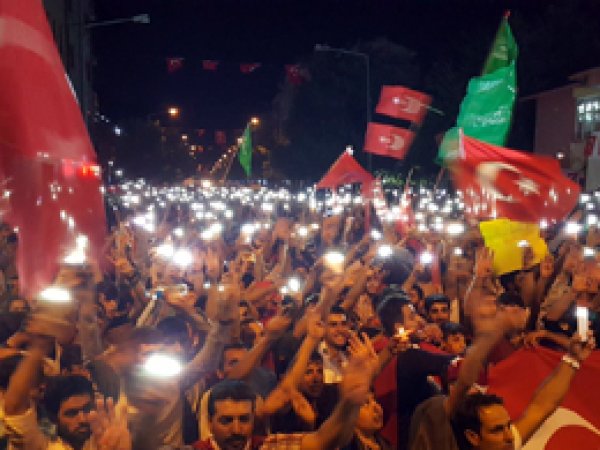 Bingöl’de halk ve STK'lar darbeye tepkili