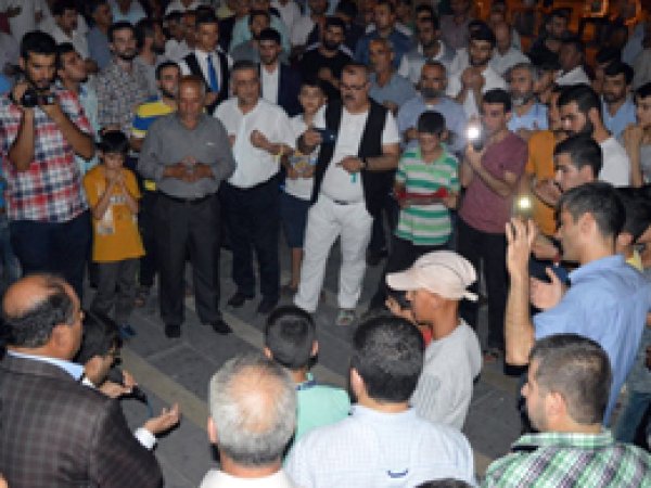 Cizreliler darbe girişimini lanetledi