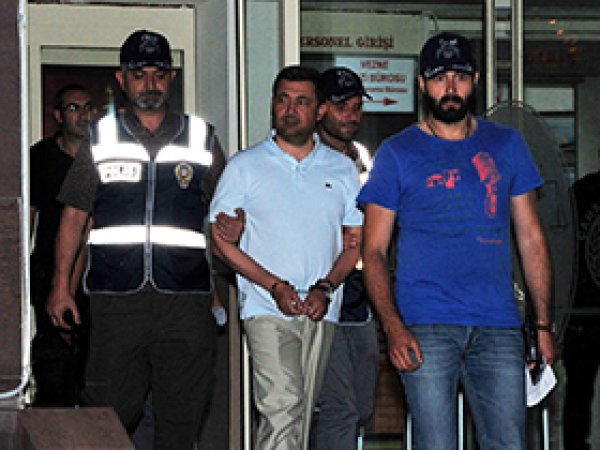 Serbest bırakılan general tekrar tutuklandı
