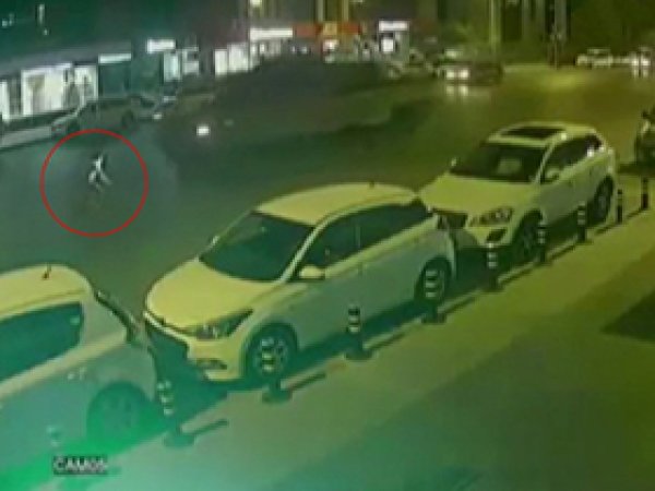 Durdurmaya çalıştığı 2 tank üzerinden geçti