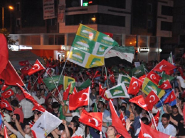 Şimşek: Cevzet'i şehit eden bu darbecilerdir