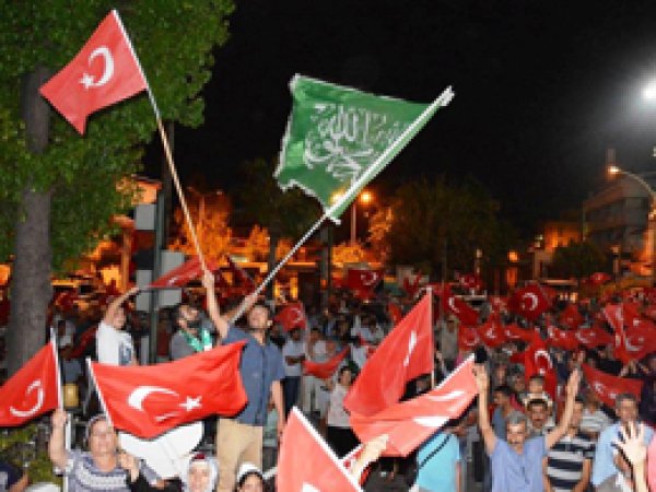 Darbe karşıtı gösteriler artarak devam ediyor