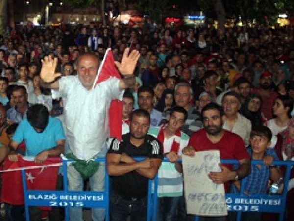 Elazığ’da darbe girişimine tepkiler sürüyor