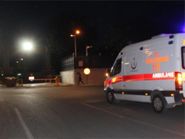 Polis noktasına bomba yüklü araçla saldırı
