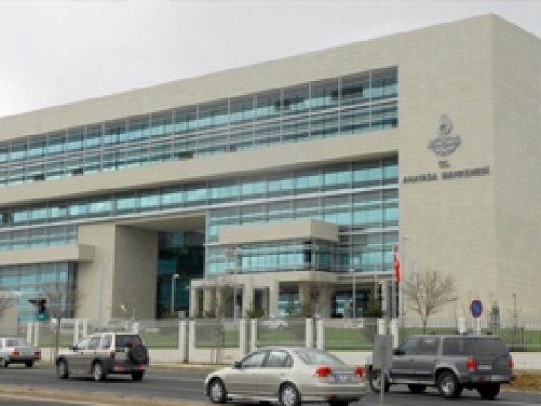 64 Anayasa Mahkemesi personeli açığa alındı