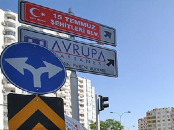 Halk Kenan Evren Bulvarı'nın adını değiştirdi