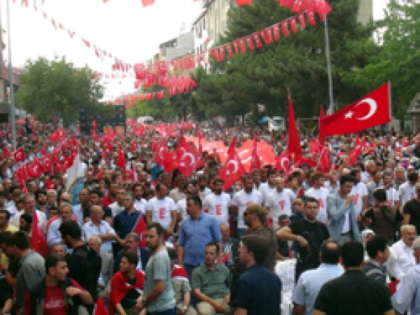 'Allah onların tuzaklarını başlarına geçirdi'