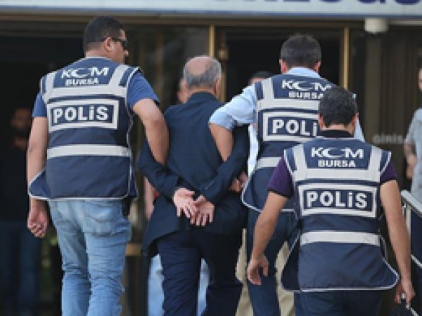 Diyarbakır'da 85 polis gözaltına alındı