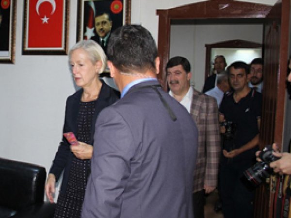 ABD Konsolosu'ndan AK Parti ziyareti
