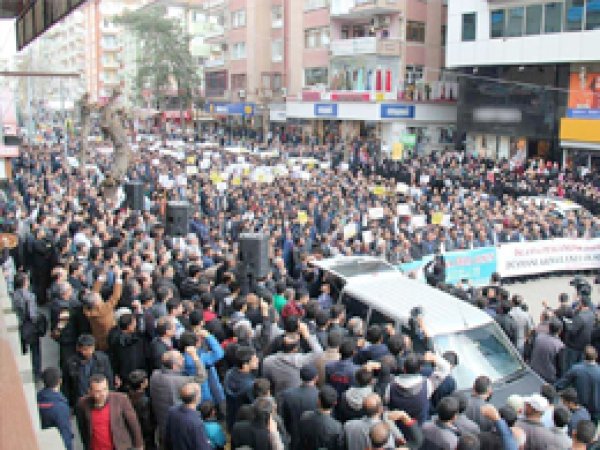 Diyarbakır ve Kızıltepe'deki saldırı tel'in edildi