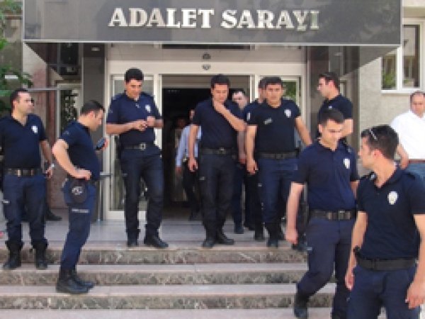 Batman’da 8 hakim ve savcı serbest