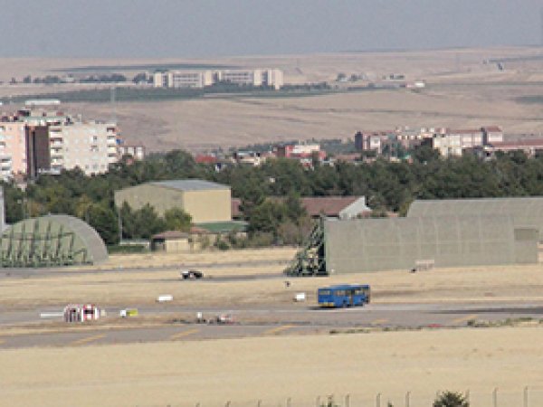 Diyarbakır'da F-16'ların uçuşu engellendi