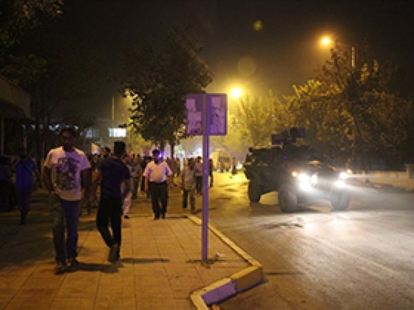 Van'da polis karakoluna saldırı: 3 ölü, 40 yaralı