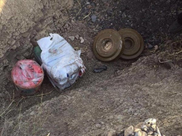 Cizre'de yola tuzaklanmış bomba bulundu
