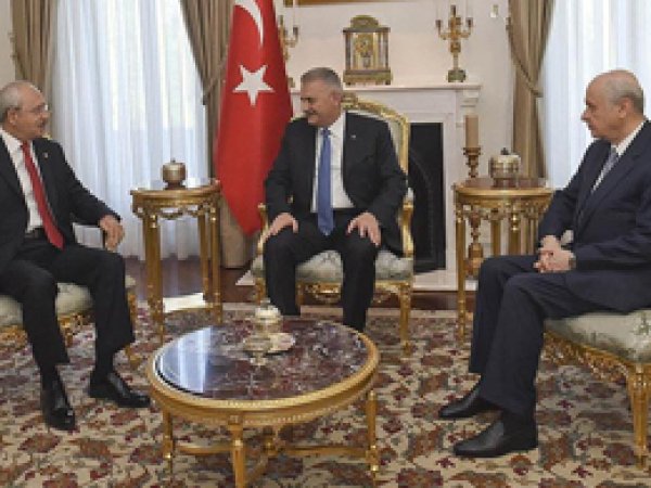 Liderler 'mini anayasa paketi'ni görüştü