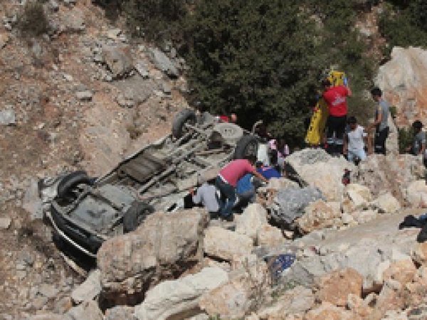 Hatay'da minibüs şarampole devrildi: 8 ölü