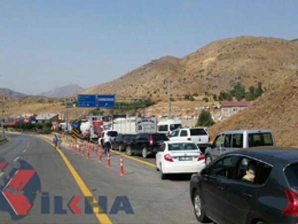 PKK yol kesip yüzlerce kişiyi rehin aldı