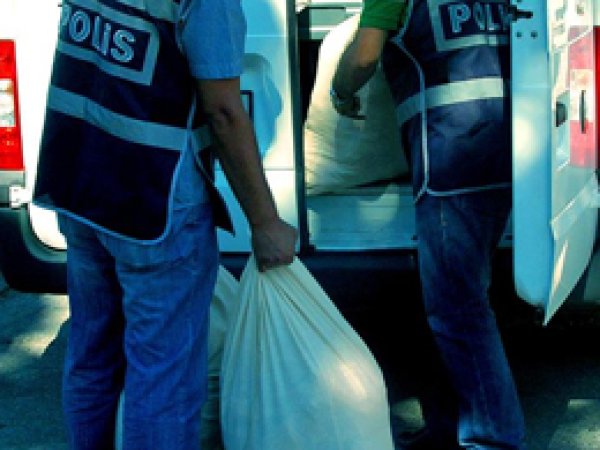 Avukatın evinden 13 çuval 'devlet sırrı' çıktı