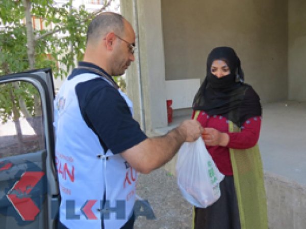 Merhamet Eli ile Kar-Der kurban eti dağıttı