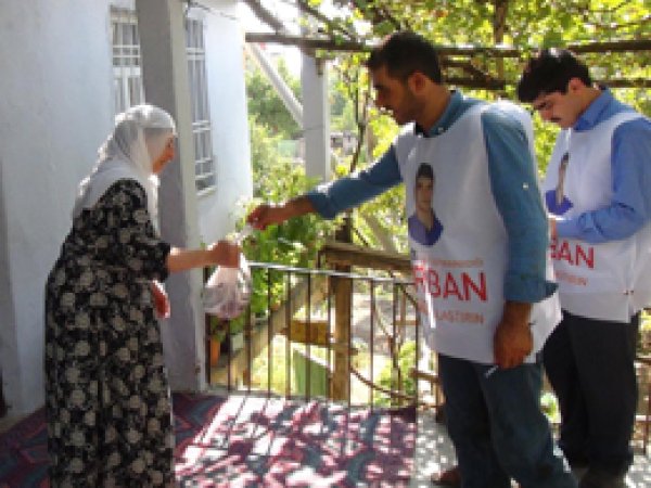 Muhtaç ailelere kurban eti yardımları sürüyor