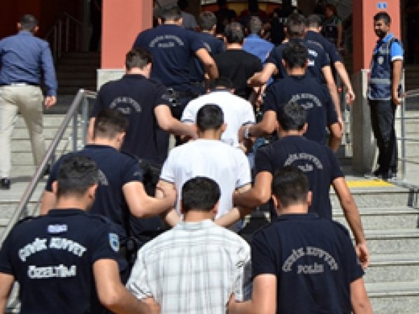 FETÖ'den tutuklu sayısı 8 bin 42, itirafçı 704