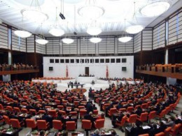 Anayasa teklifinin ilk 2 maddesi kabul edildi