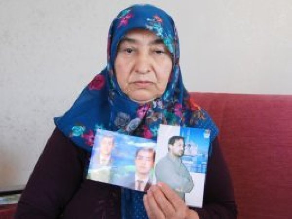 'Oğlum 23 yıldır hapiste çok hasta tahliye edin'