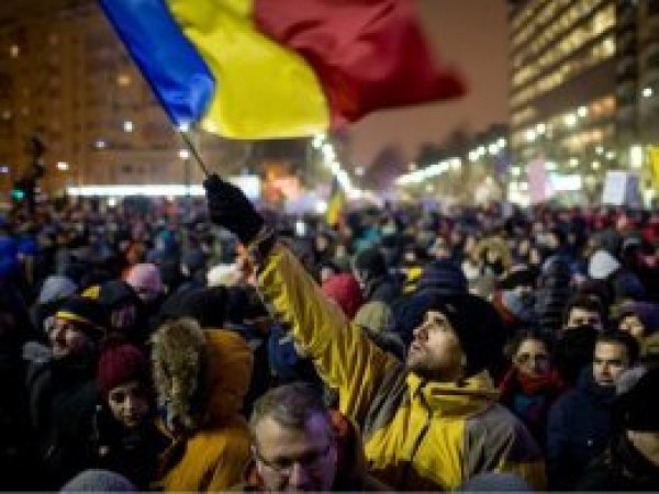 Romanya'da 'adlilere af tasarısı'na protesto