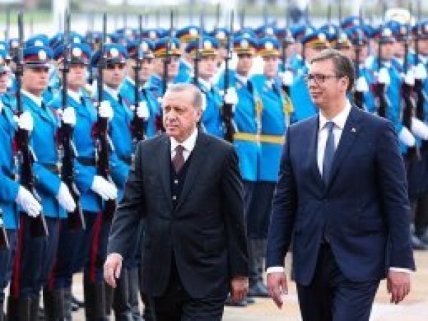 Erdoğan Sırbistan'da resmi törenle karşılandı