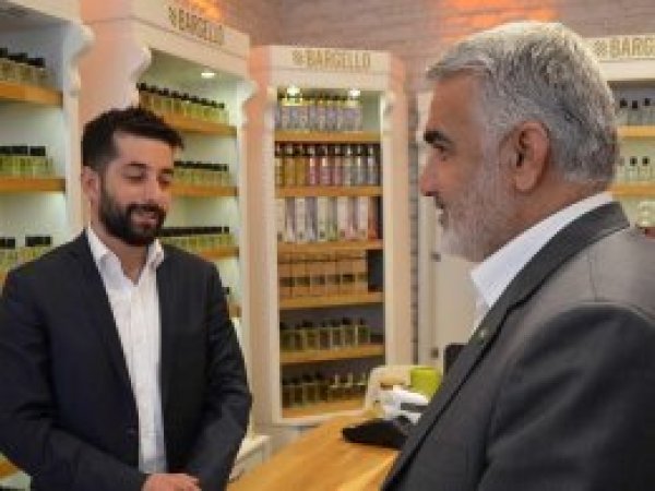 Ağrı esnafı sıkıntılarını HÜDA PAR Genel Başkanı'na anlattı