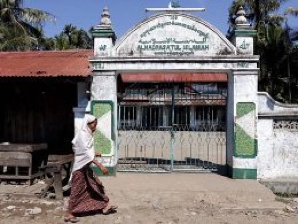 Arakan'da camilere saldırı