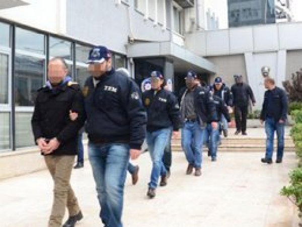 121 Dışişleri eski personeline FETÖ operasyonu