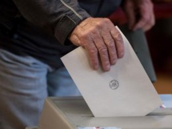 Aşırı sağ rüzgarı Çekya seçimlerine de yansıdı