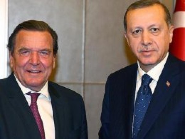 Almanya eski başbakanı Erdoğan'la gizli görüştü!