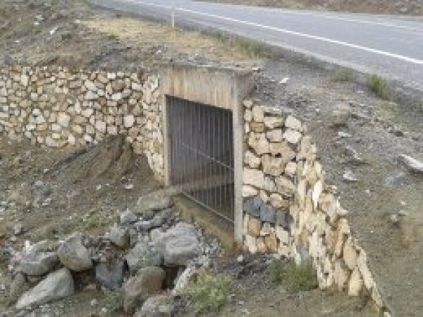 Menfezlere patlayıcı yerleştirilmesine karşı demir parmaklık